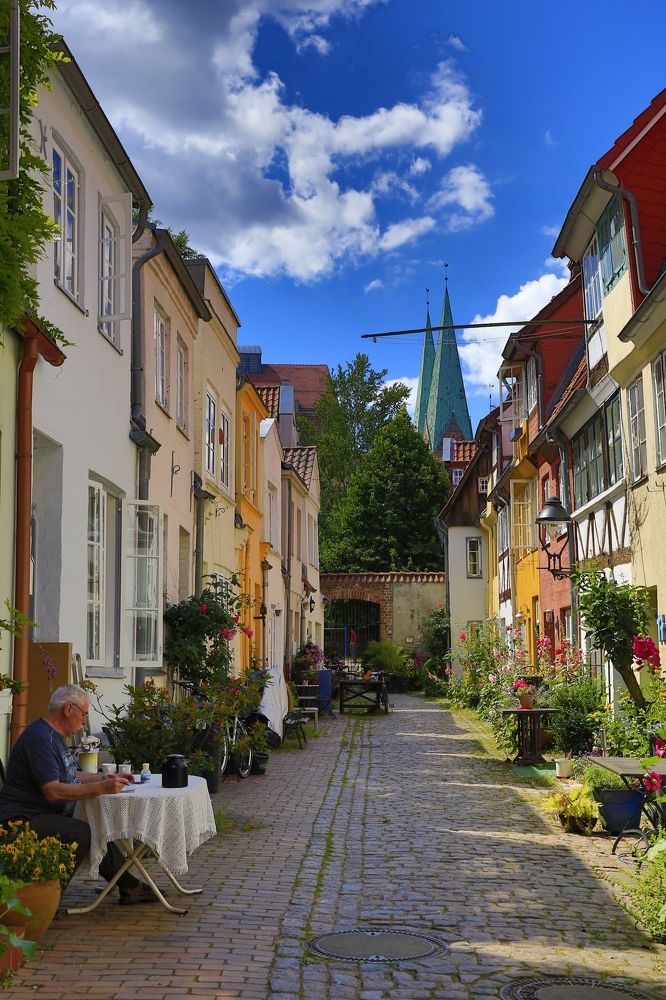 В жаркий полдень