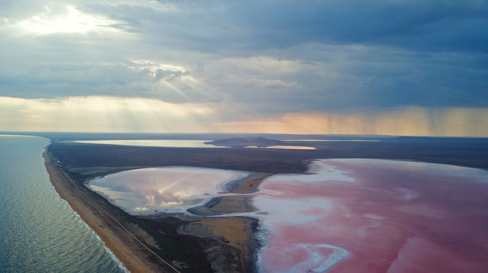 Розовое озеро