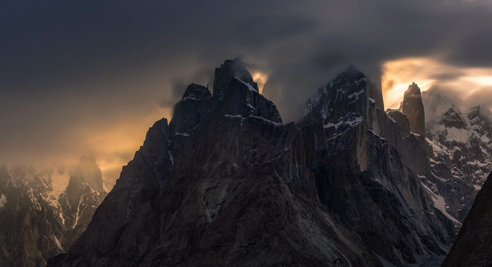 Trango tower & uli bihao peak