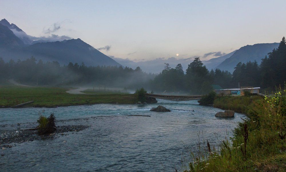 В предрассветный час