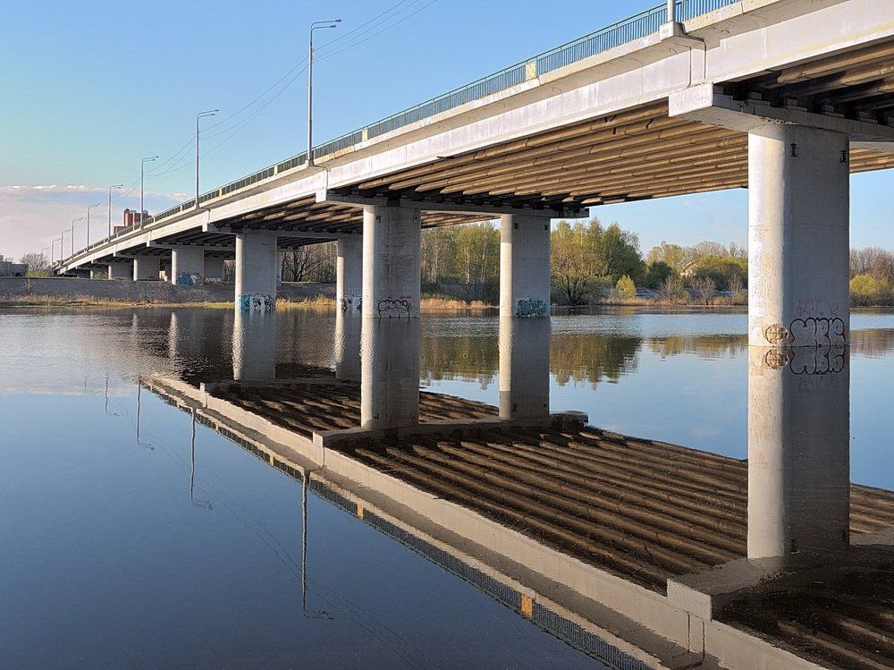 В зеркале тихой воды