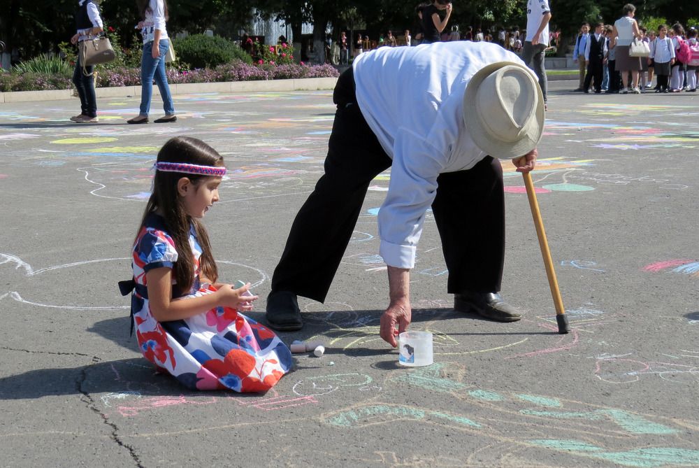 Разные поколения.