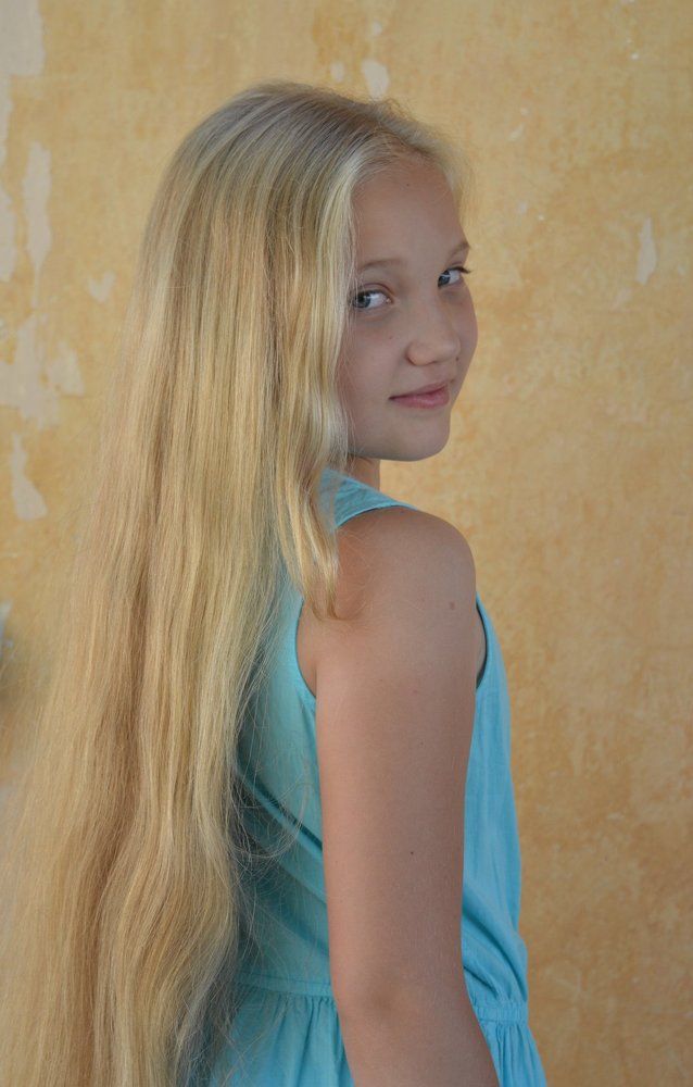 "Девочка с волосами цвета льна"