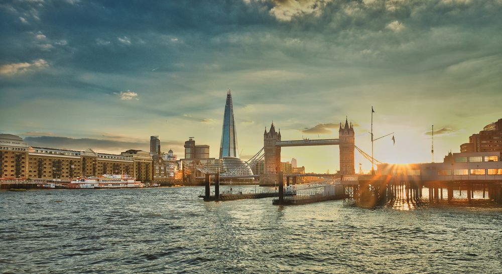 город на реке