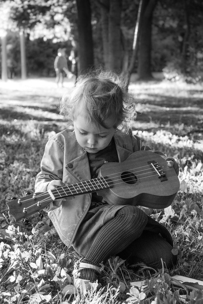 Играю на укулеле