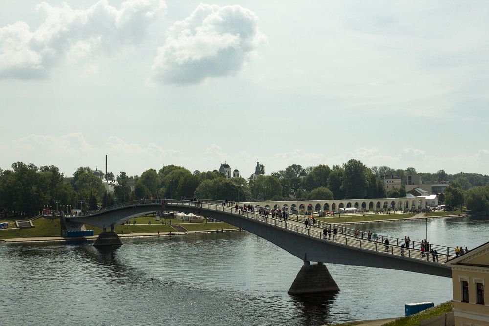 Пешеходный мост через реку Волхов