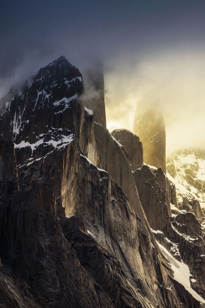 Amaizin rocks and clouds trango tower