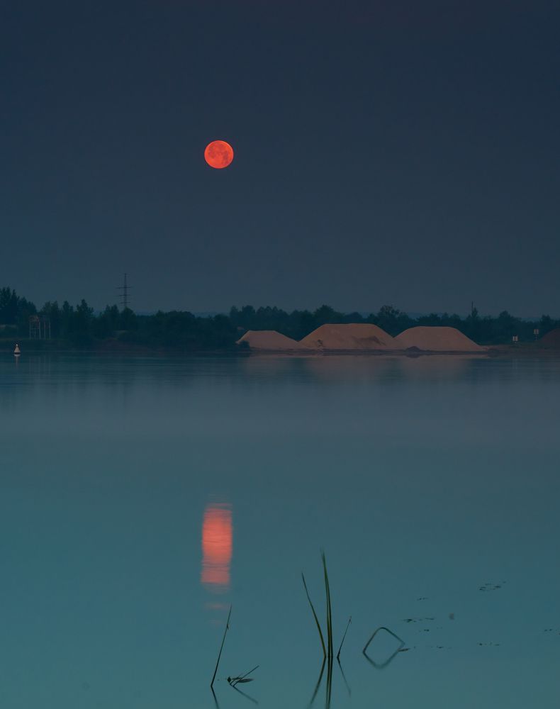 Луна. Берег р. Белая