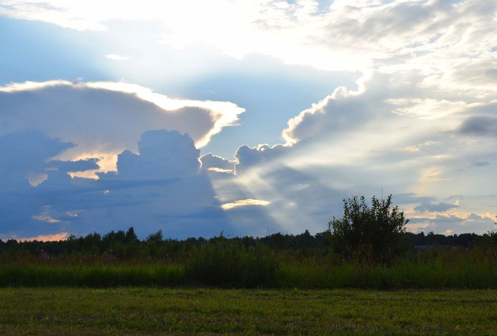 Солнечные лучи и тучи