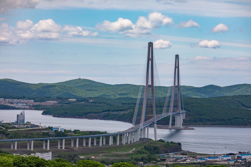 Мост на остров Русский