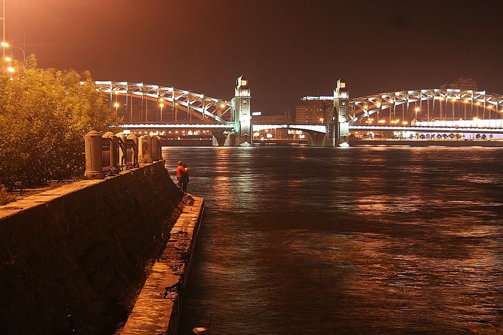 Глядя на мост Петра Великого