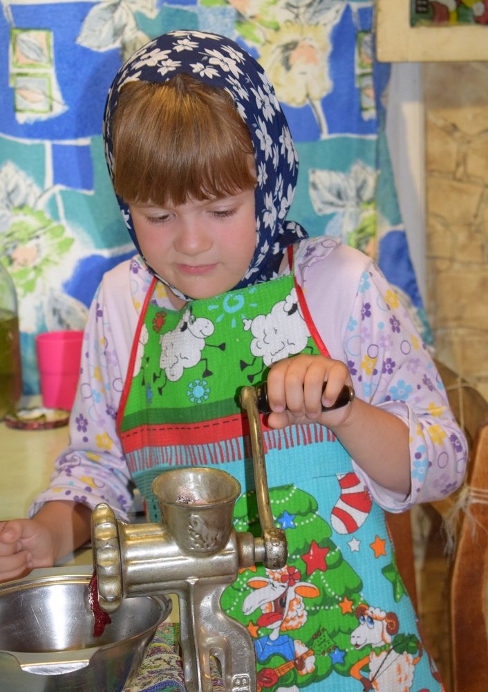 Моя племянница и смородиновое варенье