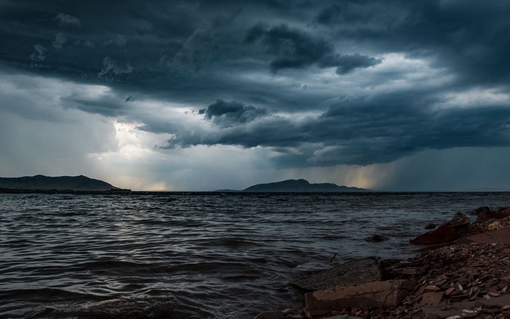 Енисей хмурится.