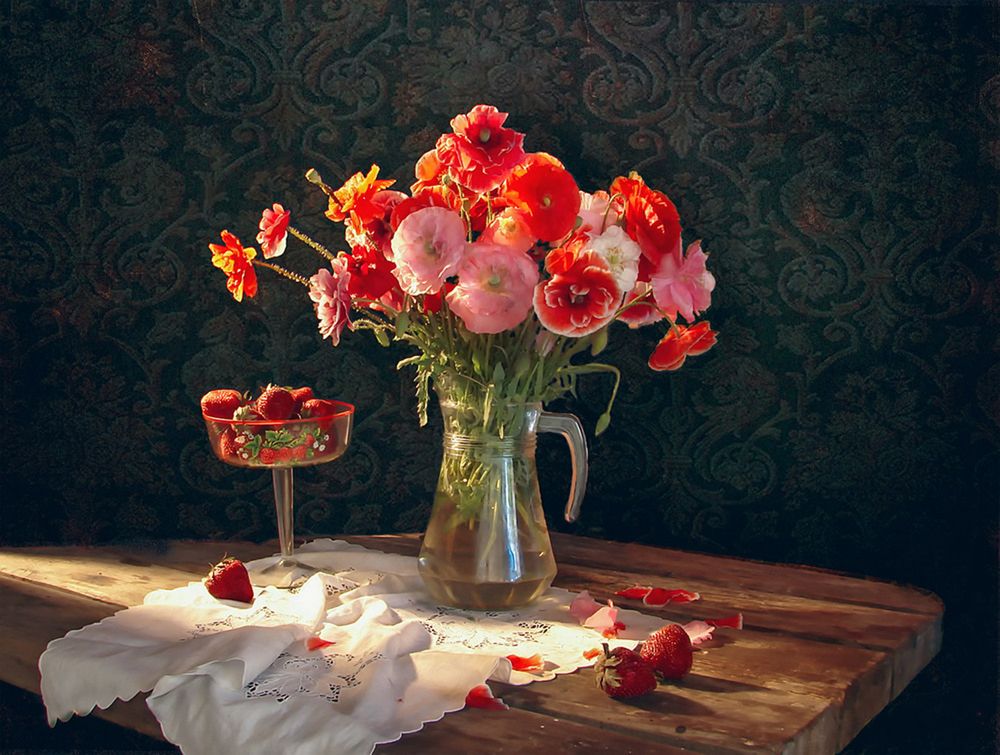 Маки и клубника