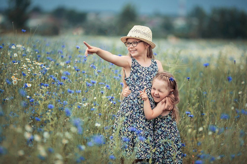 А вы играли когда нибудь в прятки в поле )?