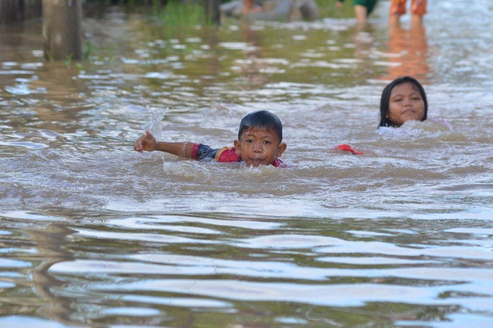 "swimming"
