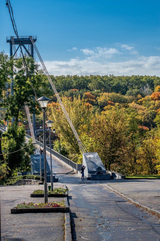 За мостом...