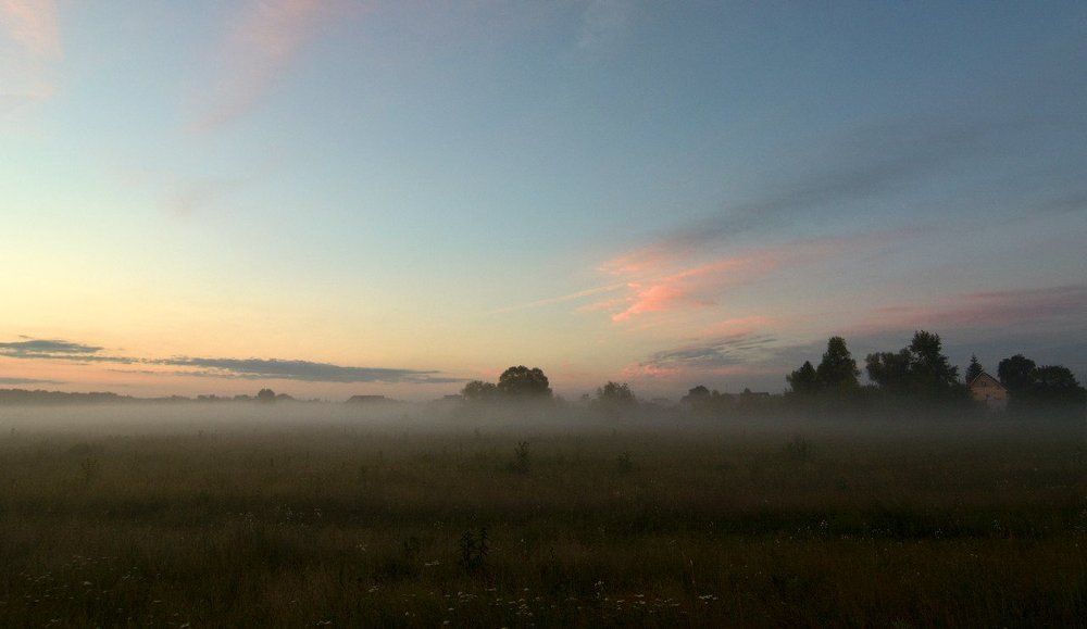 Село в тумане.