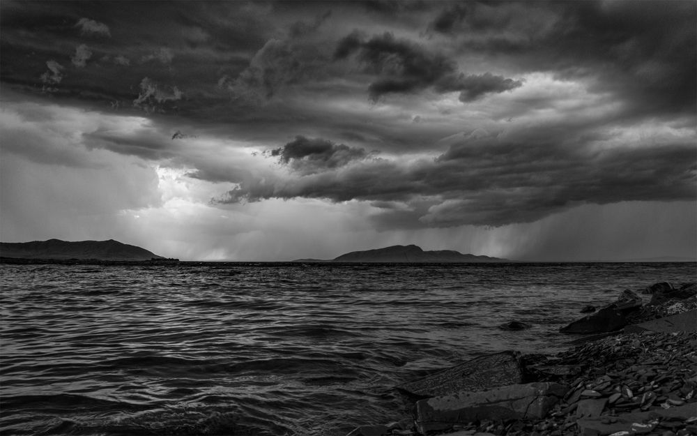 Енисей хмурится.