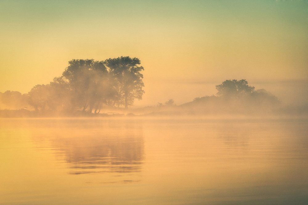 Есть что-то прекрасное в лете, А с летом прекрасное в нас.