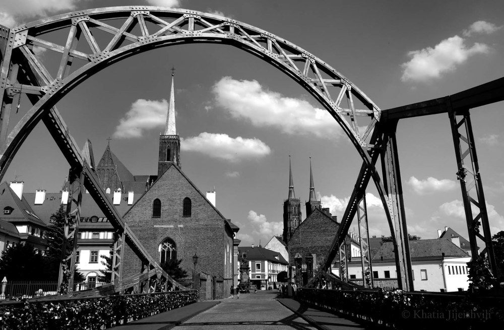 Cross bridge and be in love