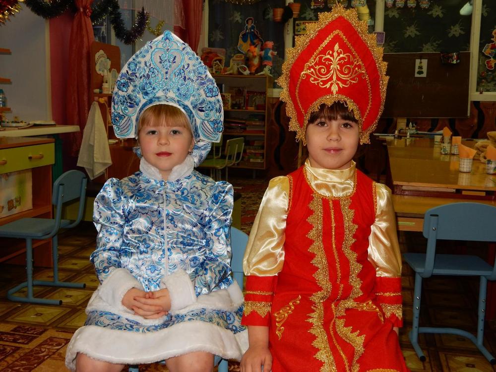 две девицы