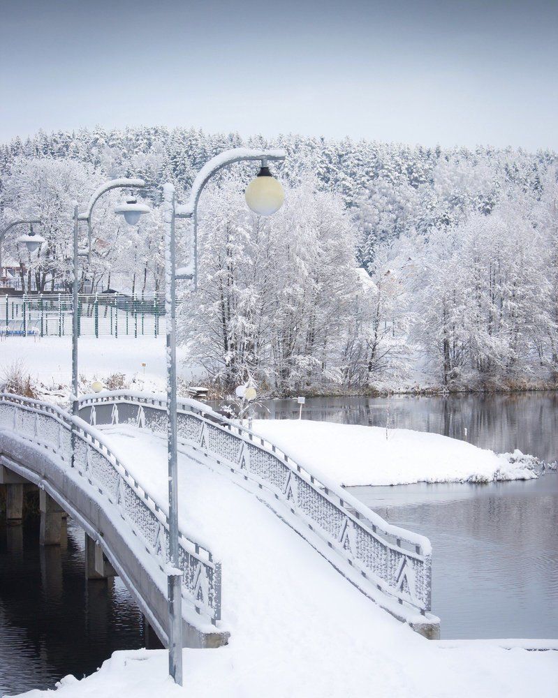 The untouched winter bridge