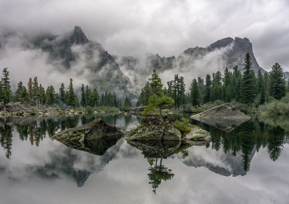 Мистическая симметрия озера Художников