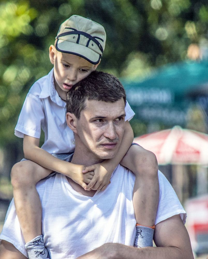 усталый мальчик