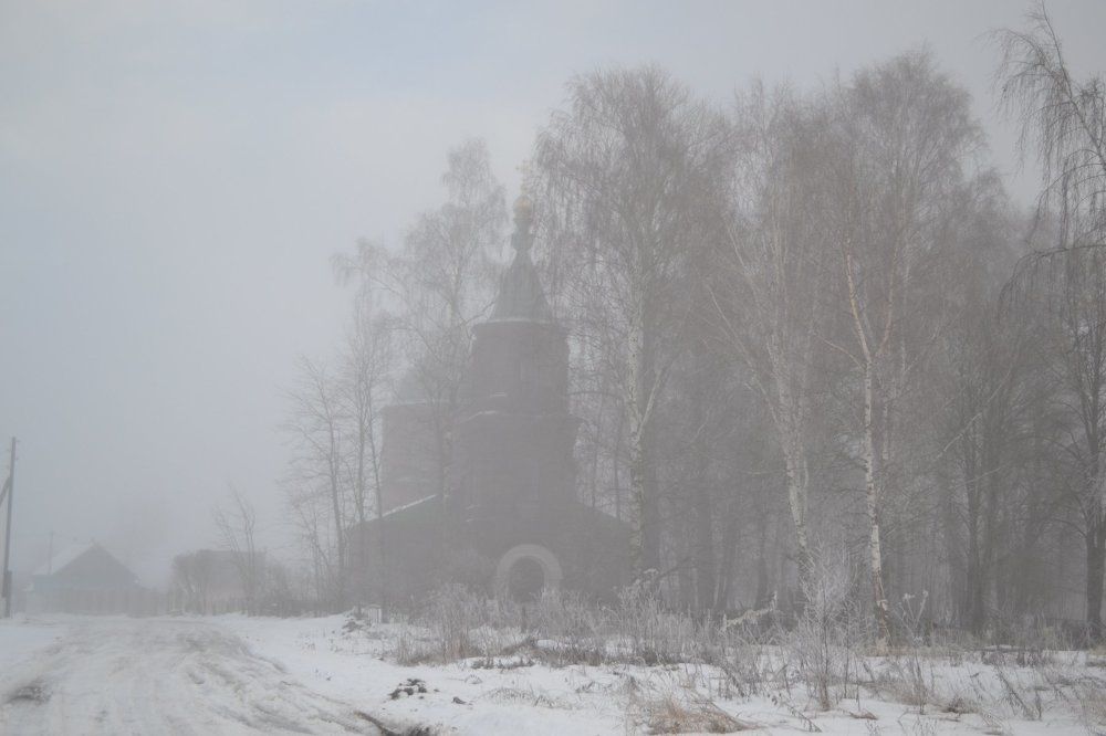 Церковь у погоста