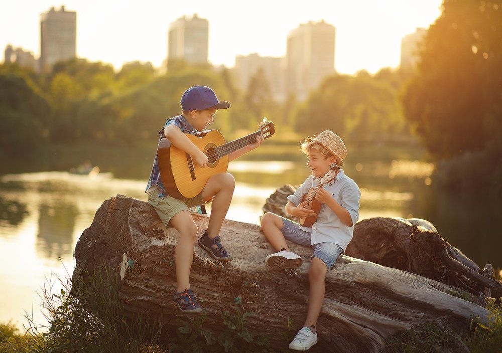 На одной ноте.