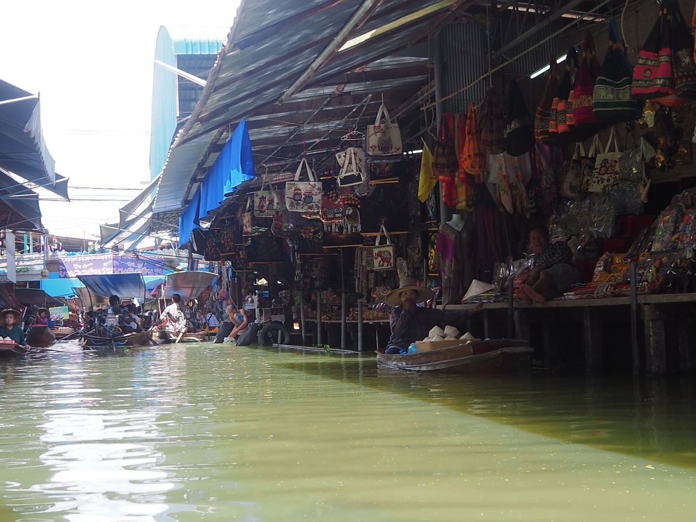 the floating market