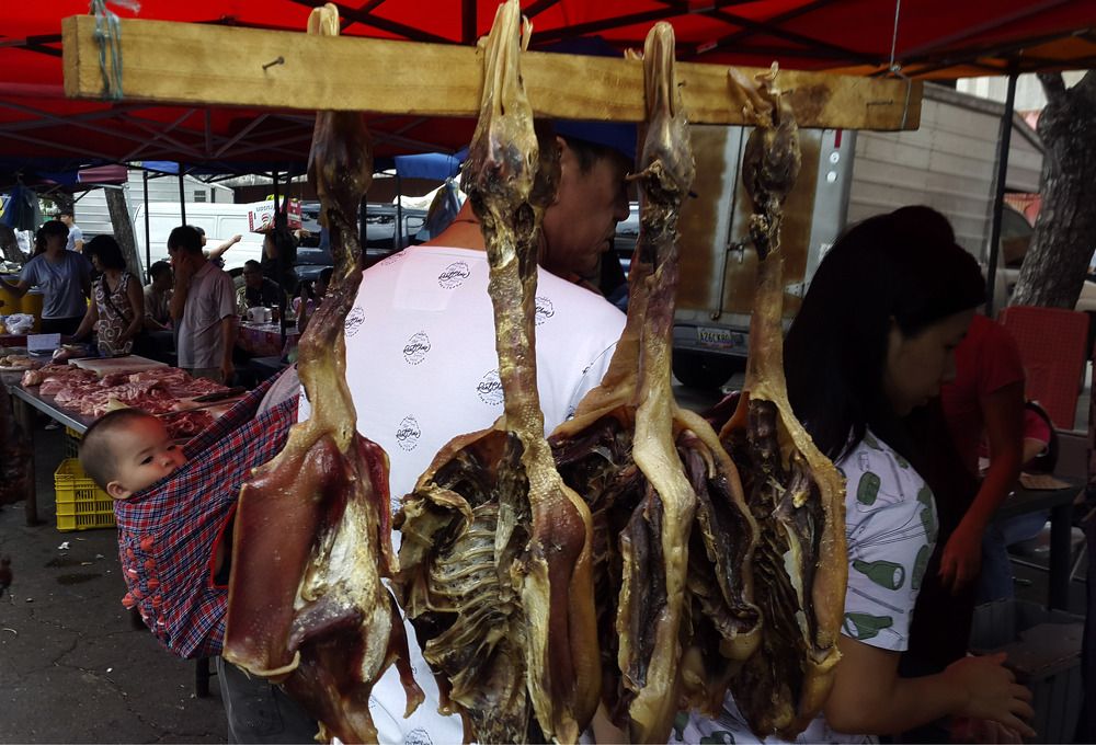 THE CHILDREN IN THE CHINESE MARKET IN VENEZUELA