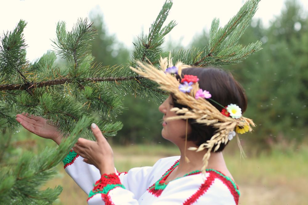 Под дождем...