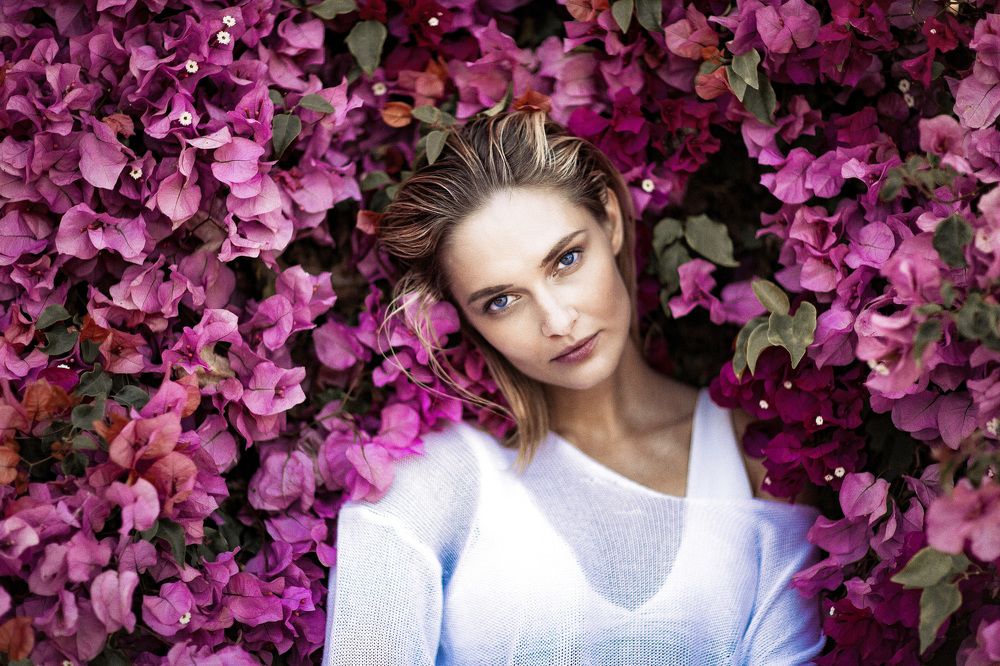 Carrying the smell of fresh Flowers.