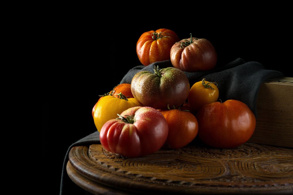 Tomatoes in the dark.