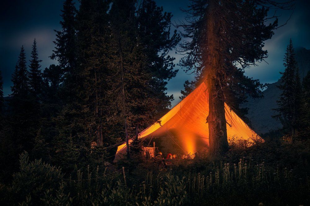 Холодный вечер у жаркого костра