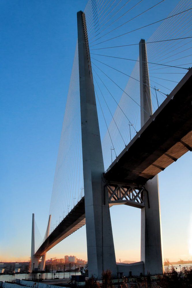 Мост через бухту Золотой рог