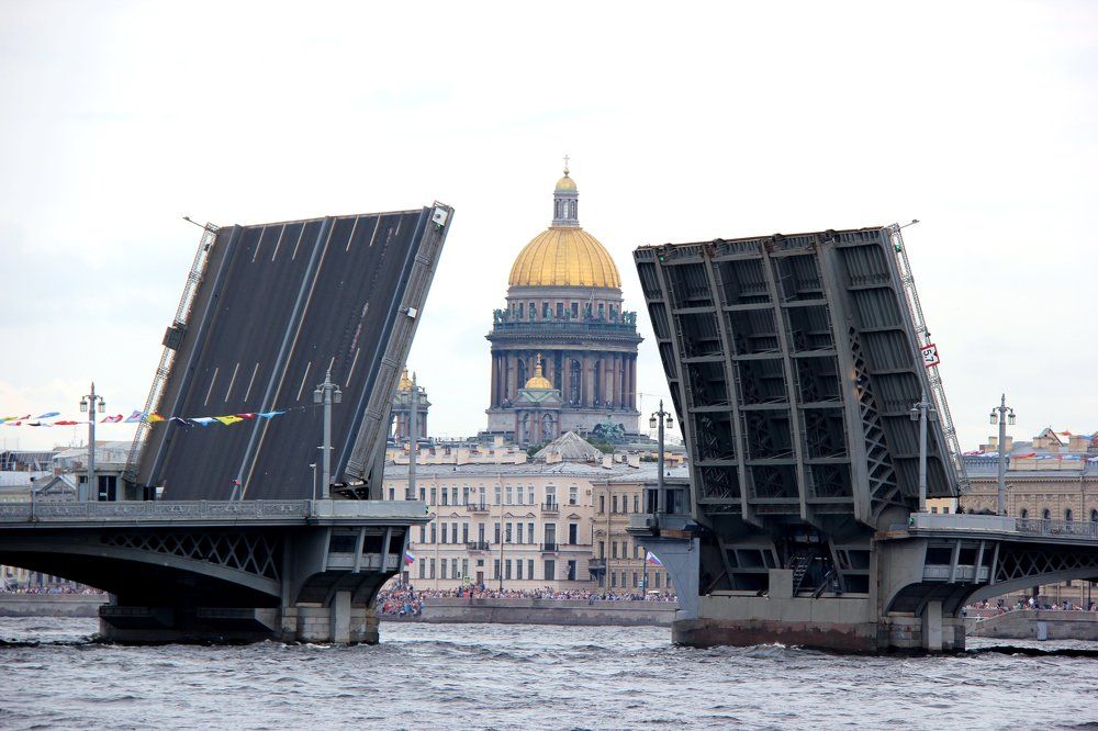 В ожидании парада.  In anticipation of the parade.