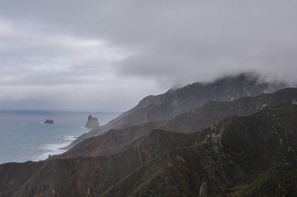 С гор спускается Туман