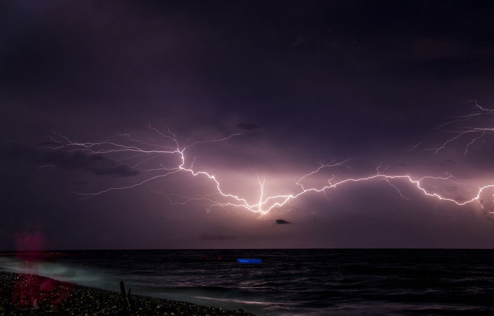 Гроза над морем
