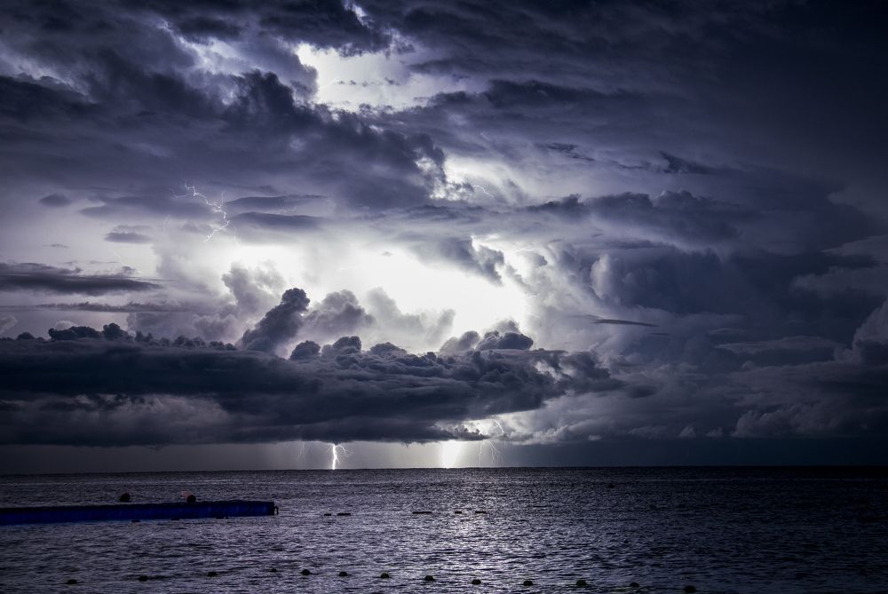 Летняя гроза над черным морем