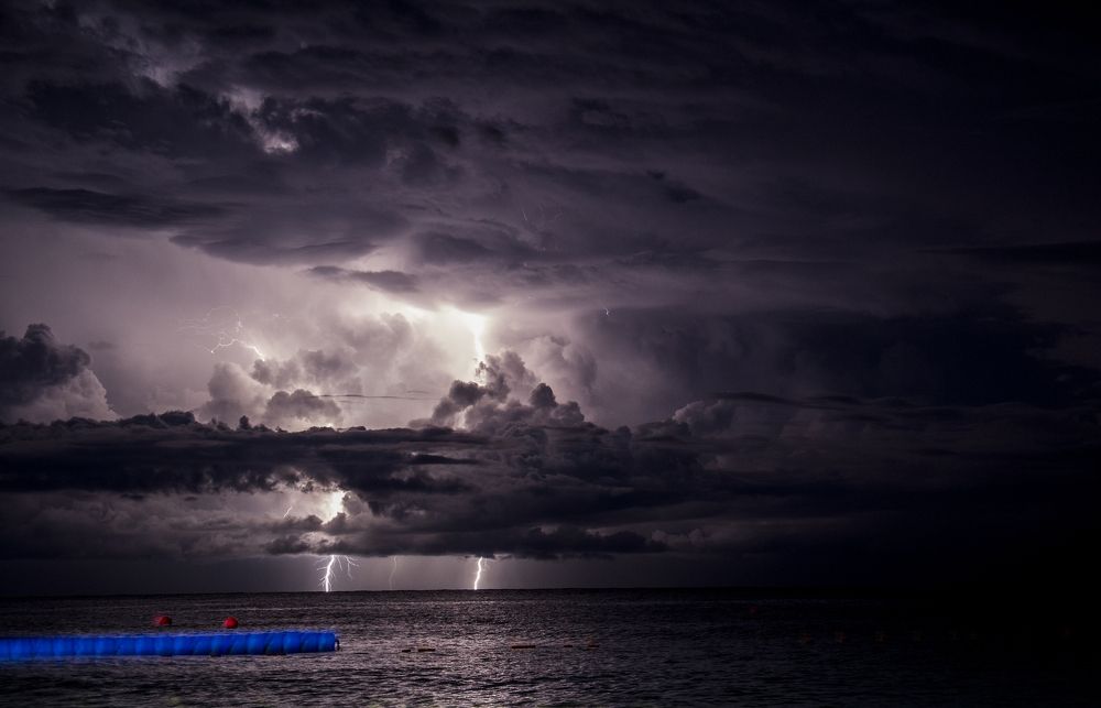 Лето. Море. Гроза. Адлер