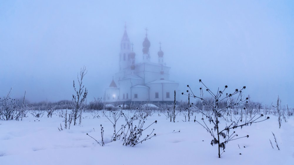 храм в тумане