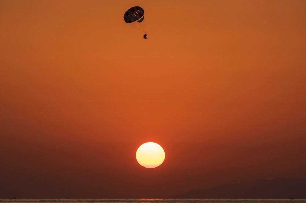 Над солнцем ...