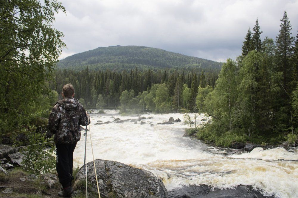 На водопаде.