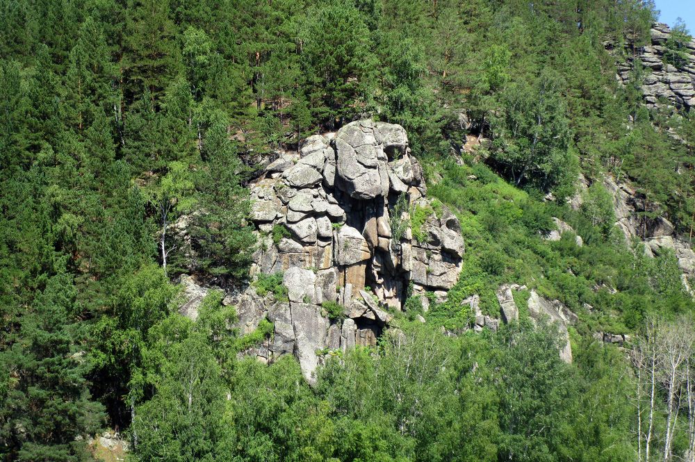 Каменные лица