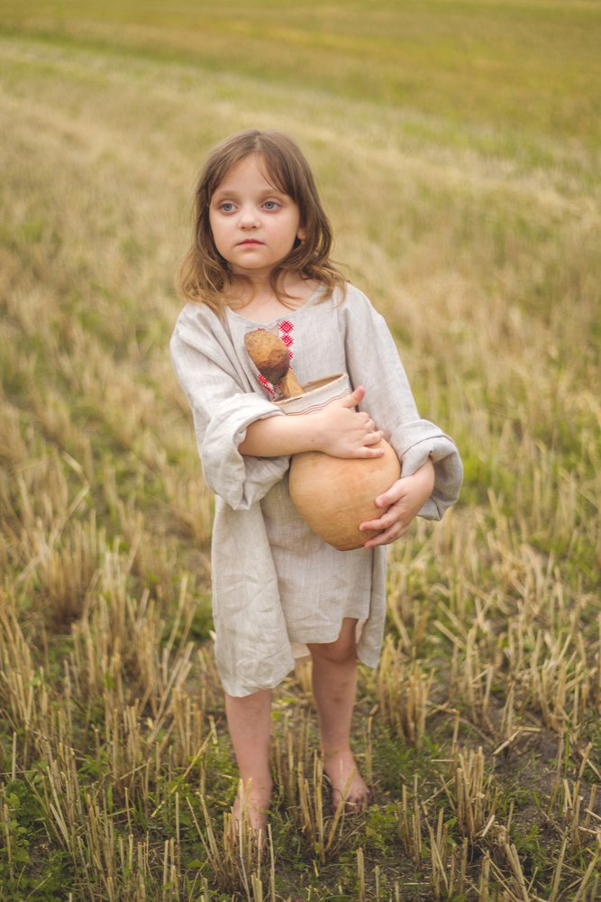 Девочка с кувшином