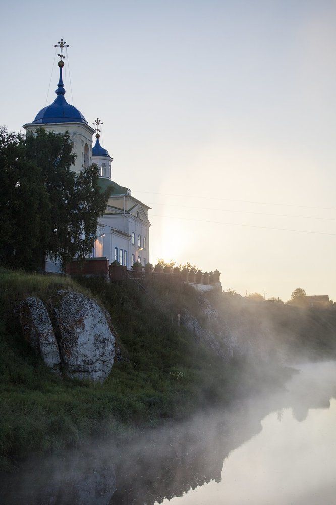 церковь в тумане