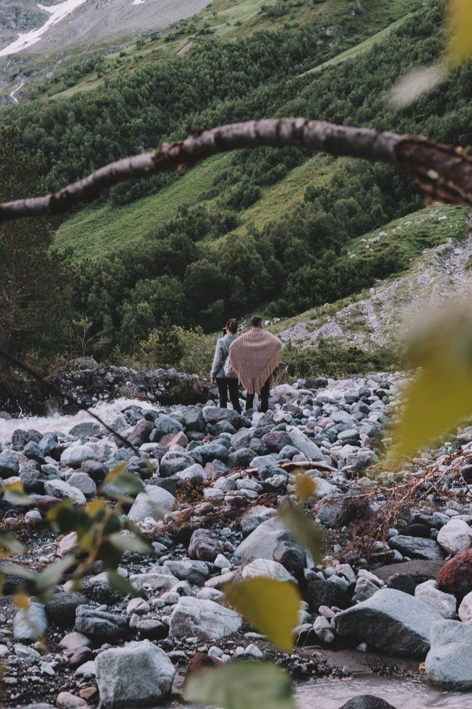 туристы в естественной среде обитания